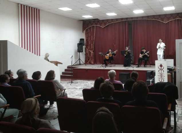 ТК «Экспромт» выступил для эвакуированных граждан